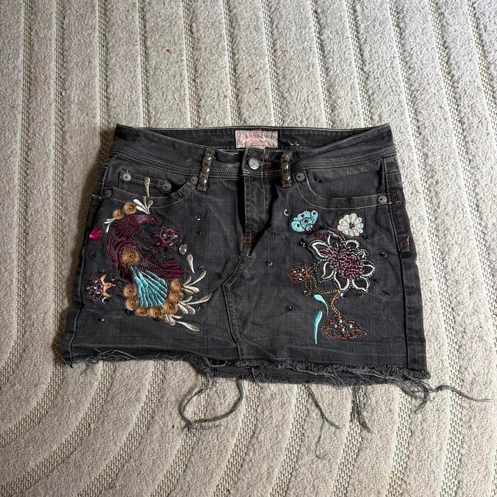 VTG Y2K Candie's Embroidered Peacock Denim Mini Skirt size 27 Boho Grunge party
